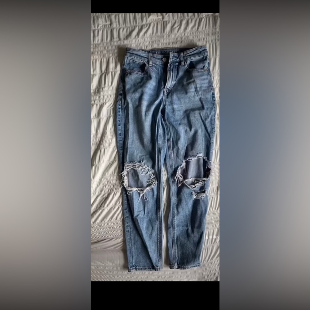 American eagle at rigid mom jeans size 2
